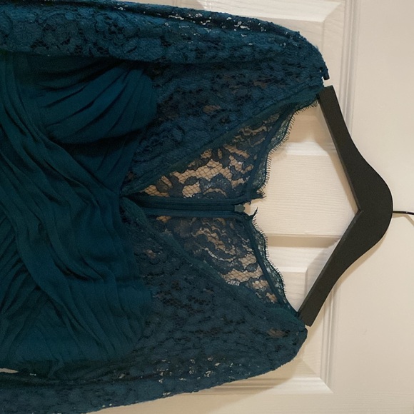 Formal wear, lace top, knee length evening dress - Picture 2 of 6